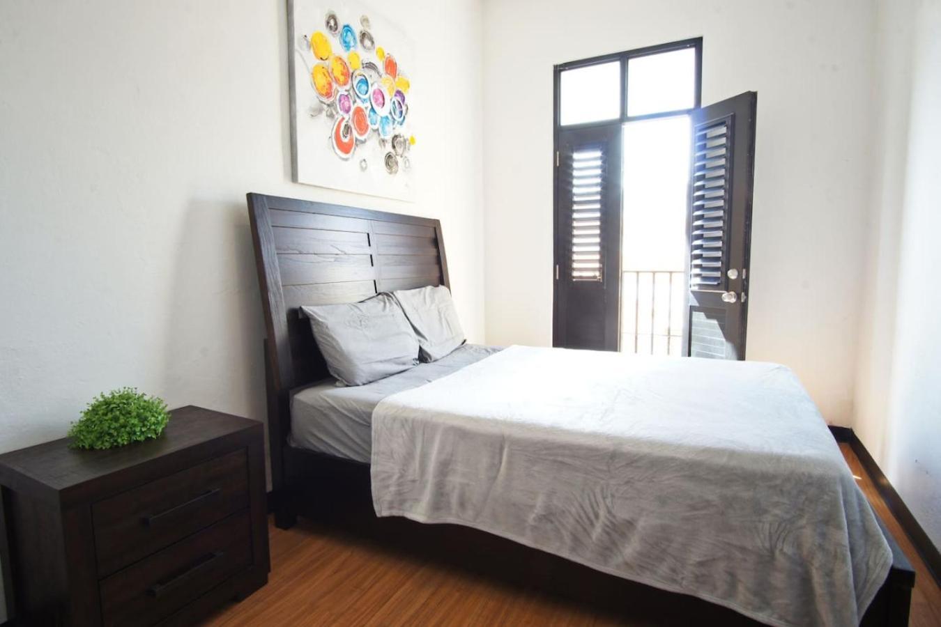 Apartment Modern 2 3-bedroom - 10 Guests In Historic Old