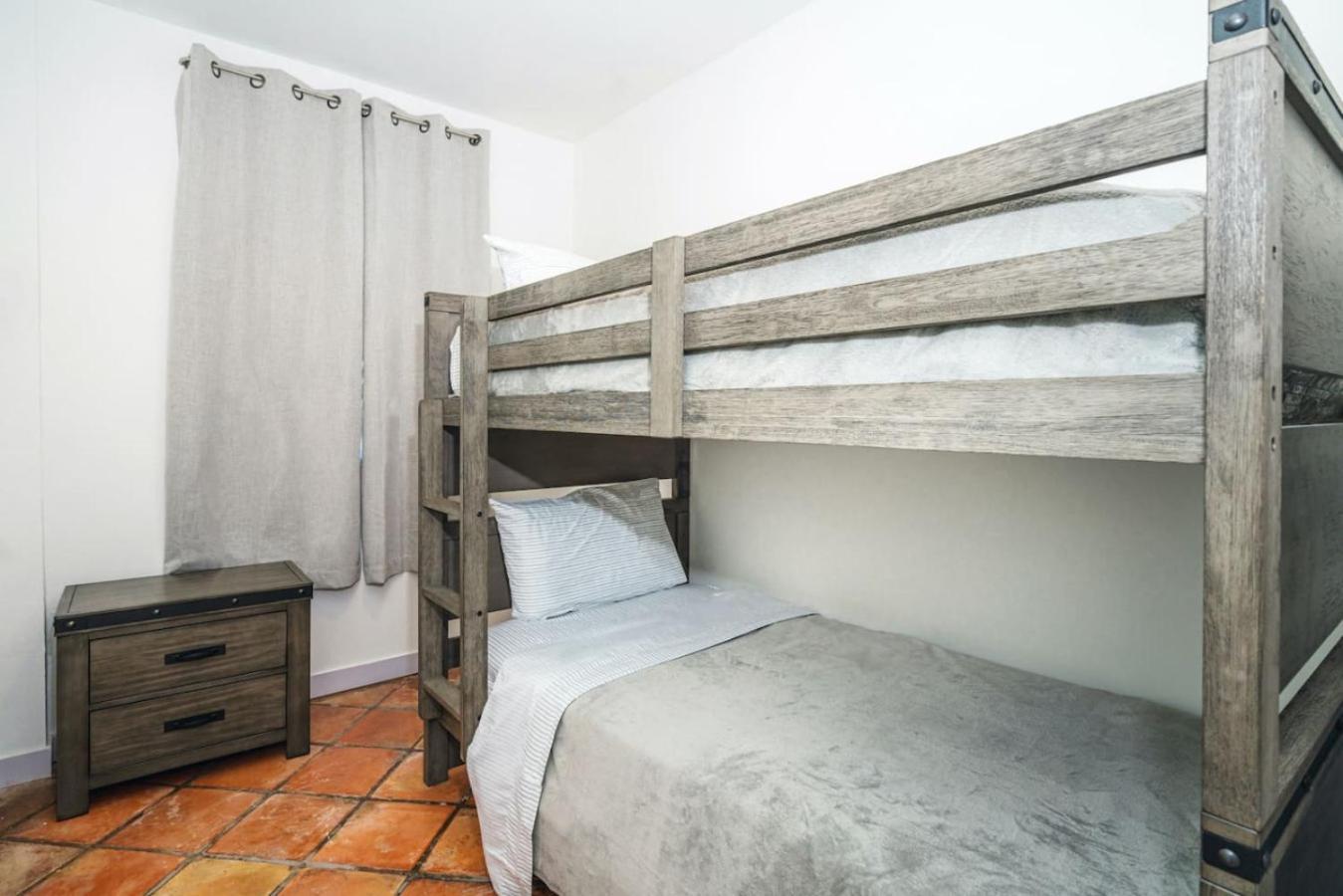 Modern 4-bedroom Penthouse In Historic Old *