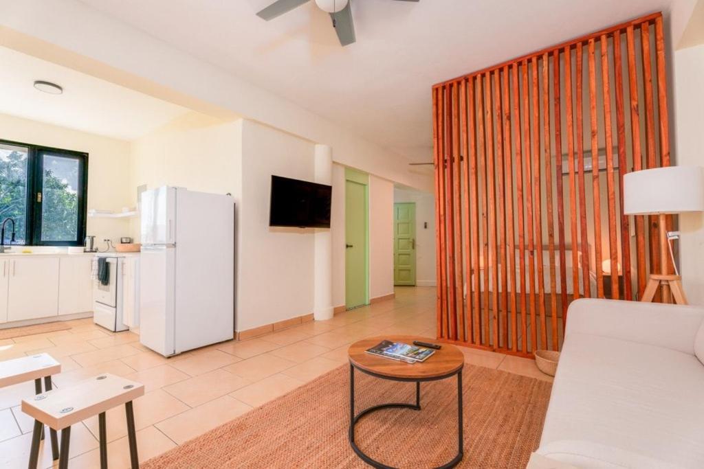 Sunny Seaside Gateway Apartment *