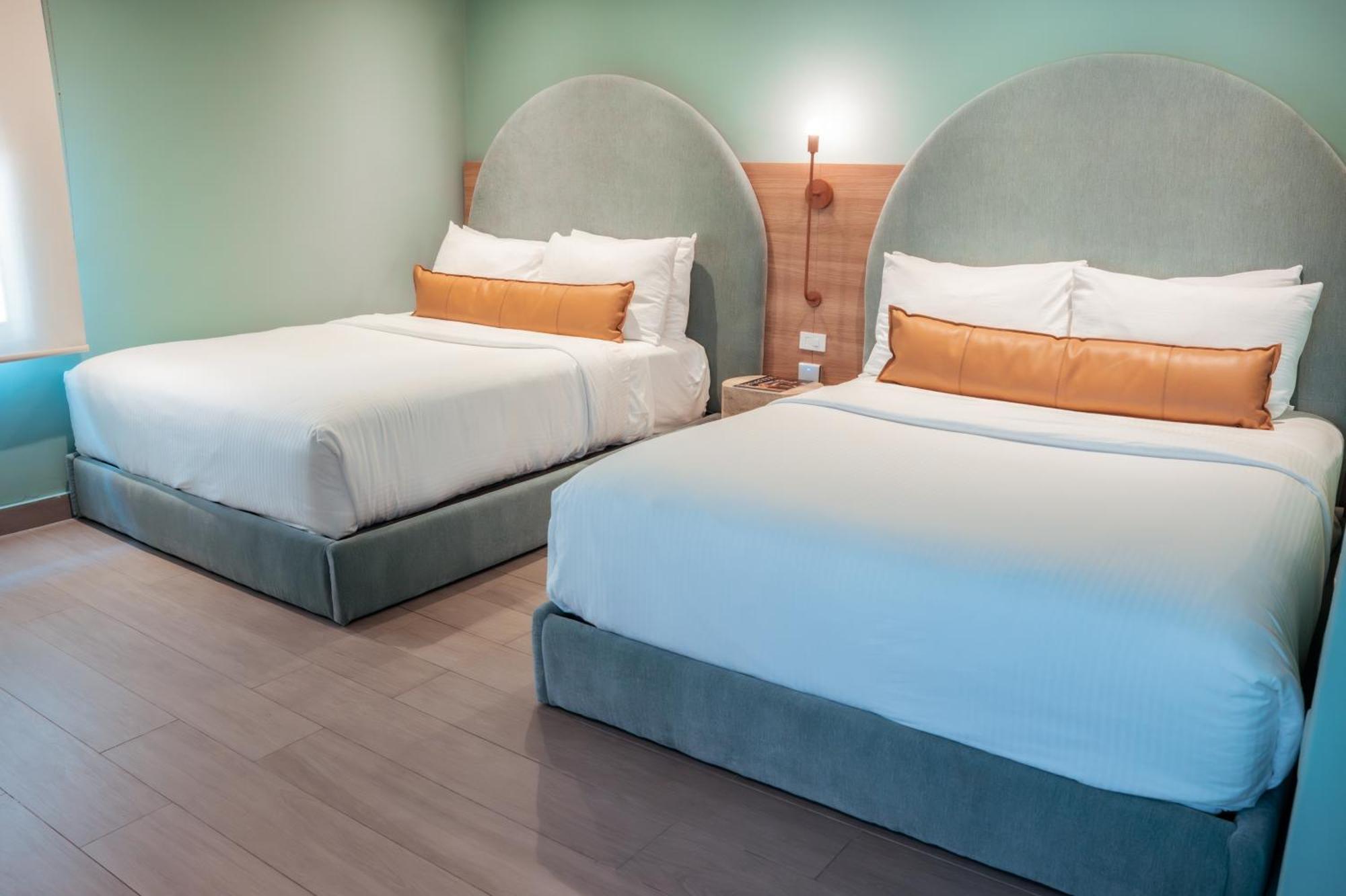 Hibird- And Aparthotel