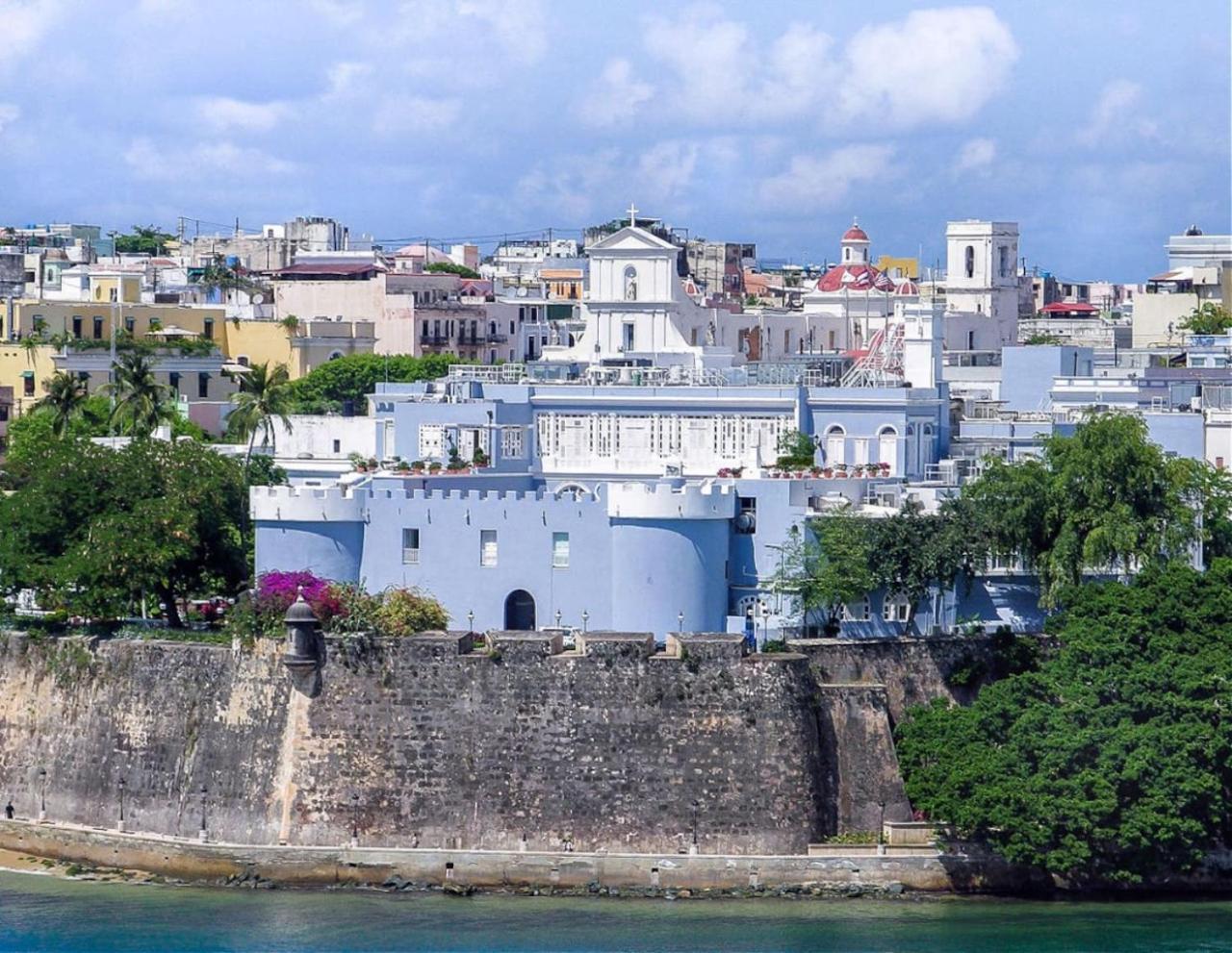 Puerto Rico Pvt In Shared Apartment *