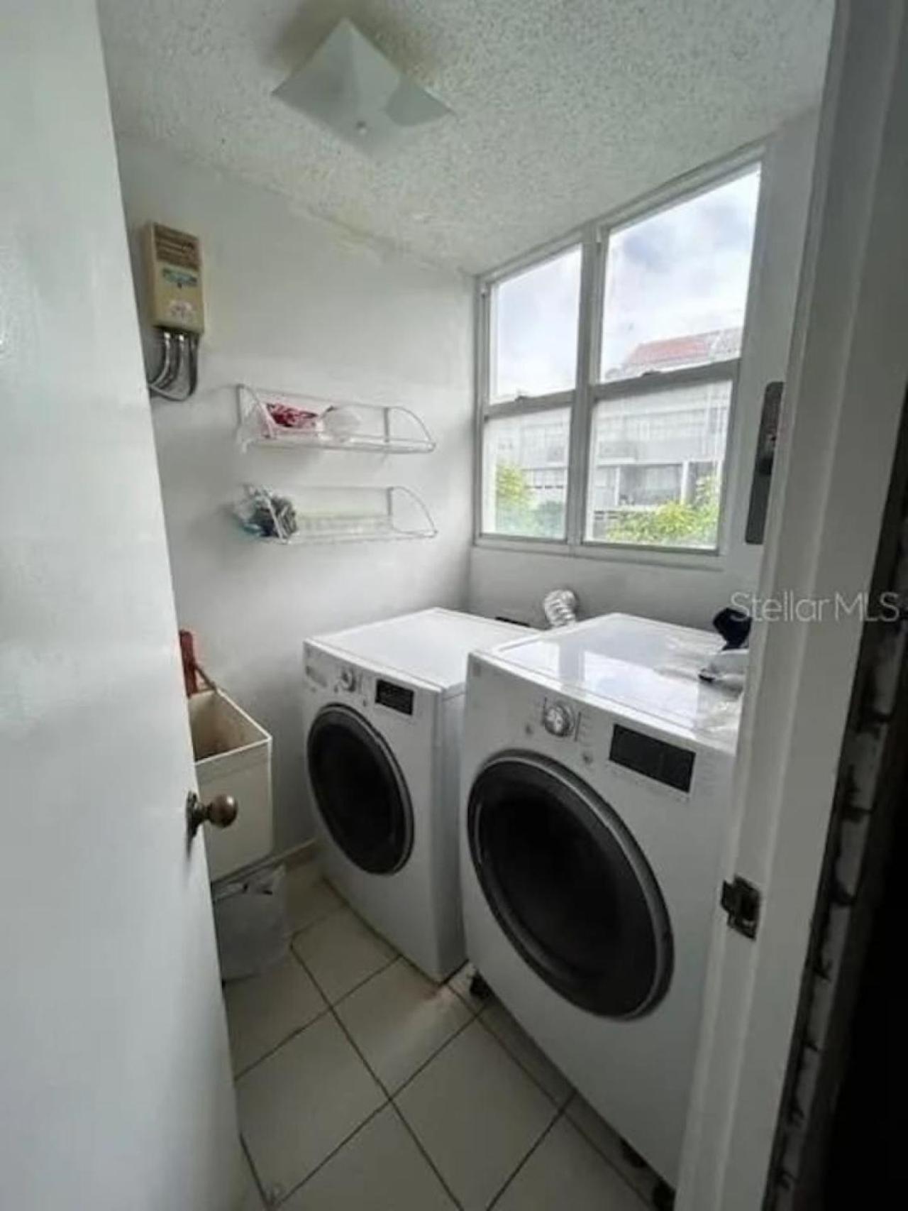 Puerto Rico Pvt In Shared Apartment *