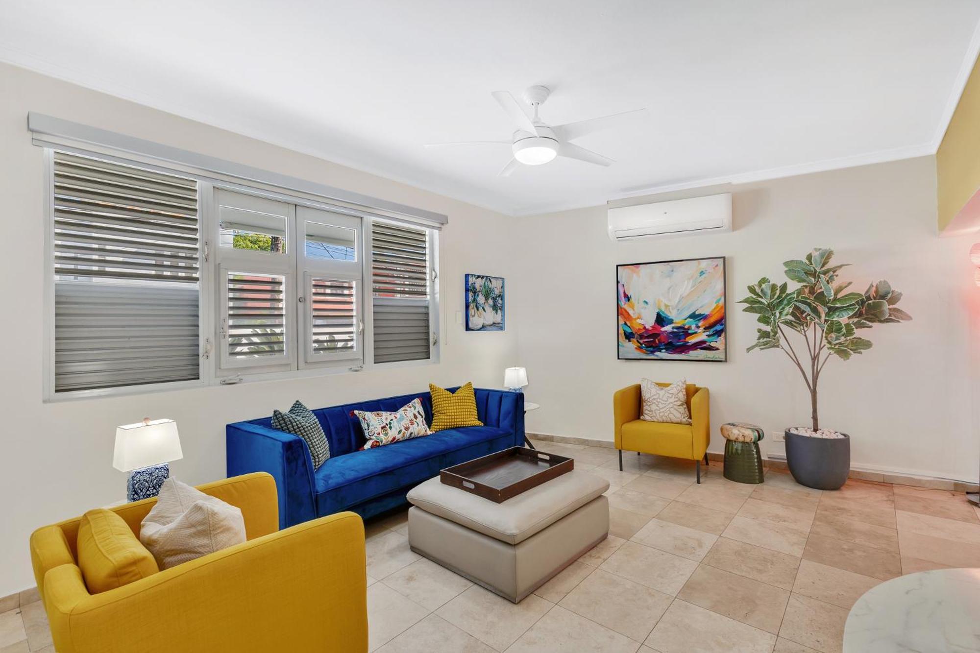 Condado 4 Bed 3 Bath Sleeps 8 Jacuzzi & Free Parking Villa *