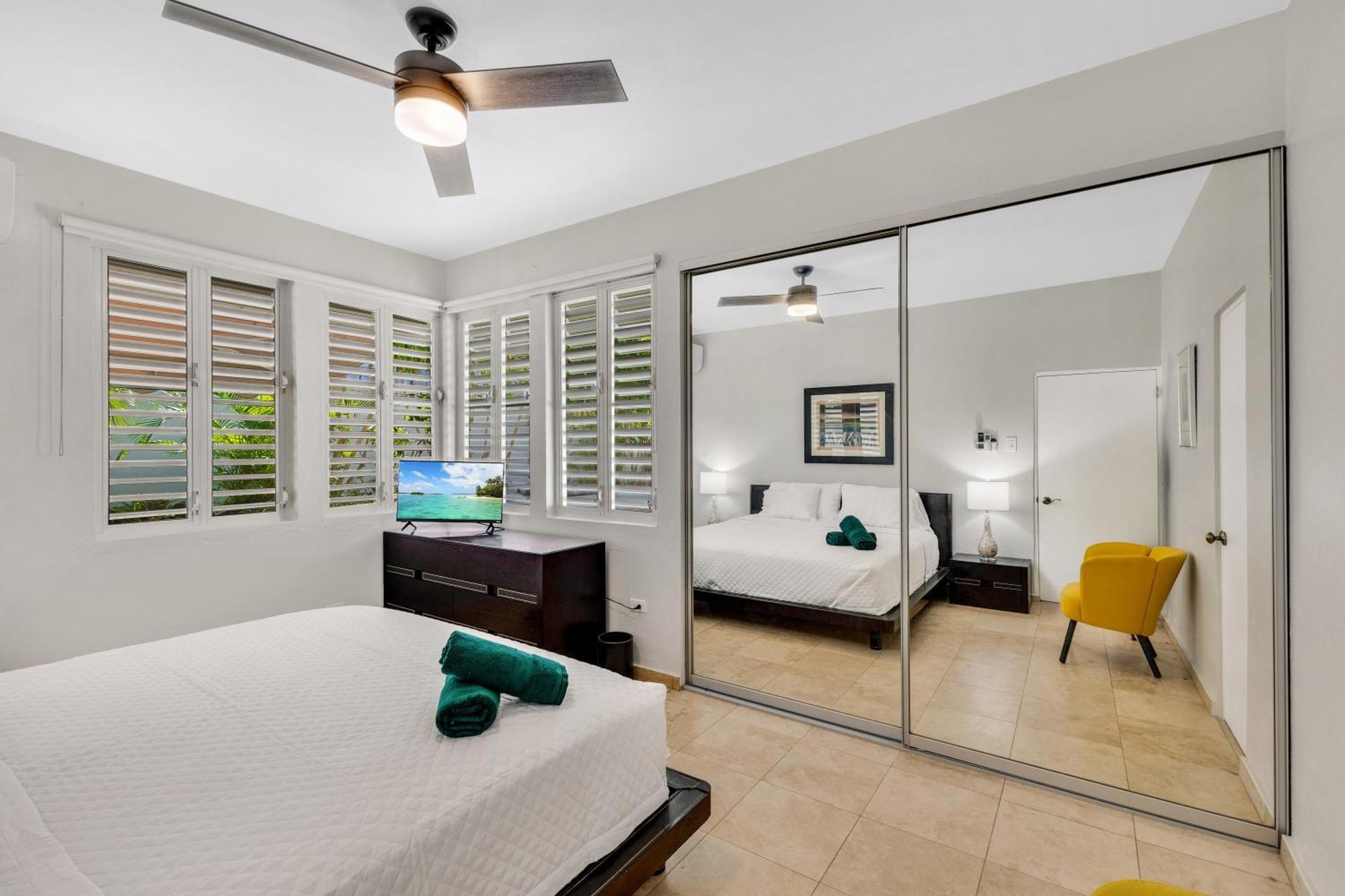 Villa Condado 4 Bed 3 Bath Sleeps 8 Jacuzzi & Free Parking