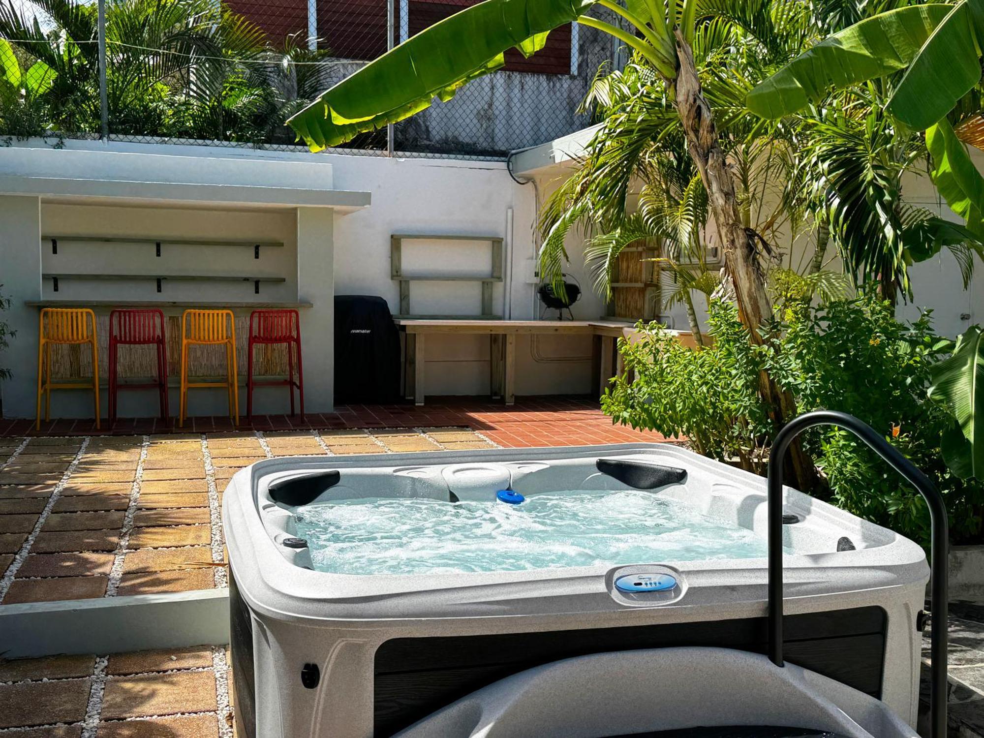 Villa Condado 4 Bed 3 Bath Sleeps 8 Jacuzzi & Free Parking San Juan