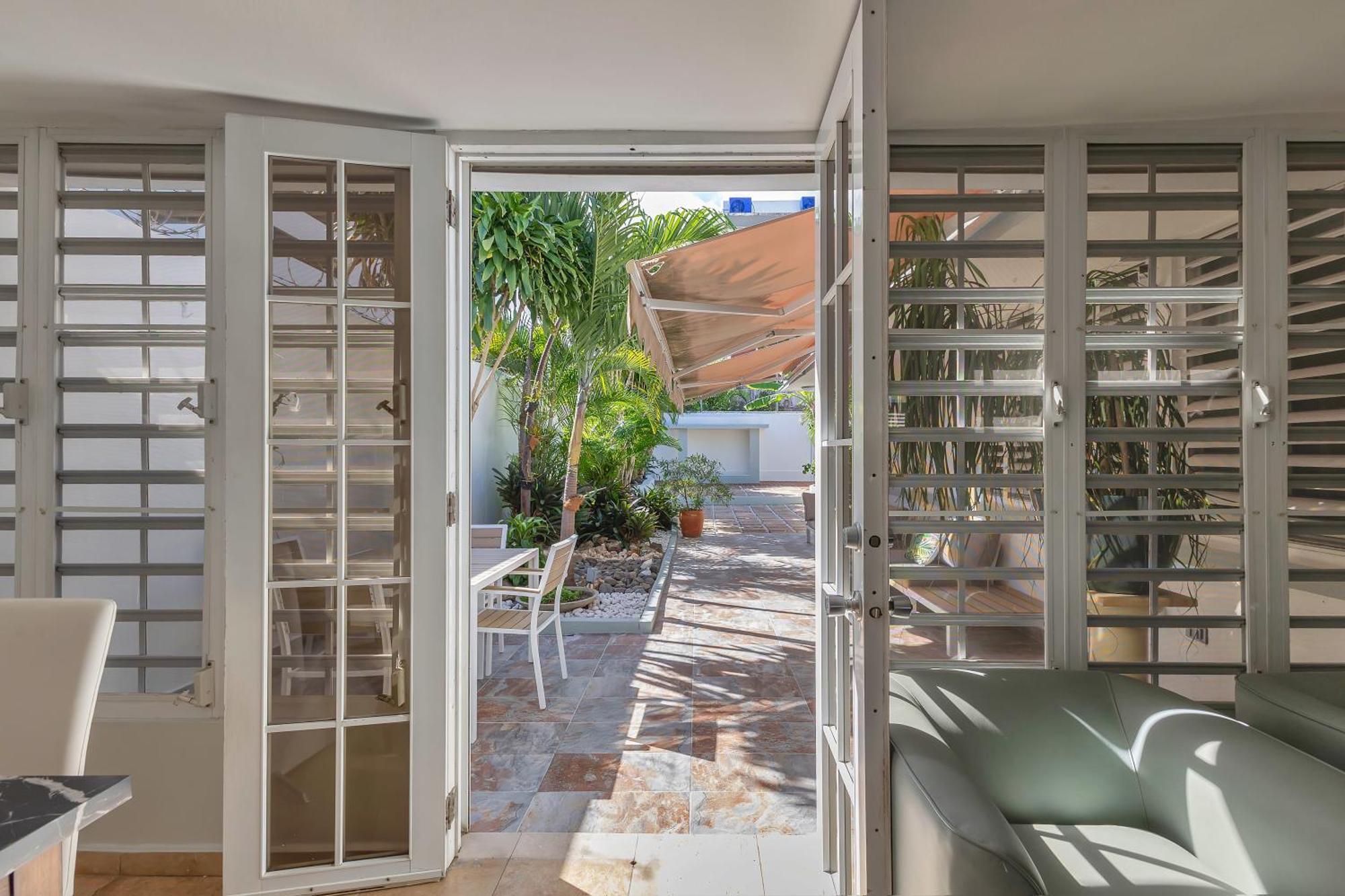 Condado 4 Bed 3 Bath Sleeps 8 Jacuzzi & Free Parking Villa