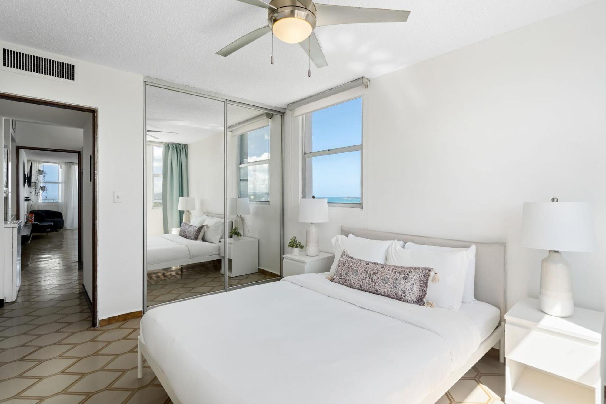Beachfront Isla Balcony View Pool * San Juan