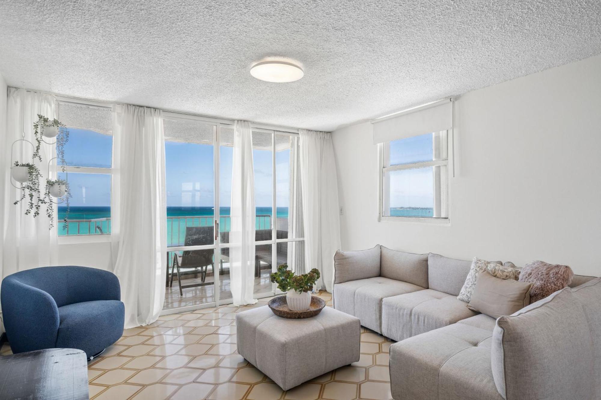 Apartment Beachfront Isla Balcony View Pool