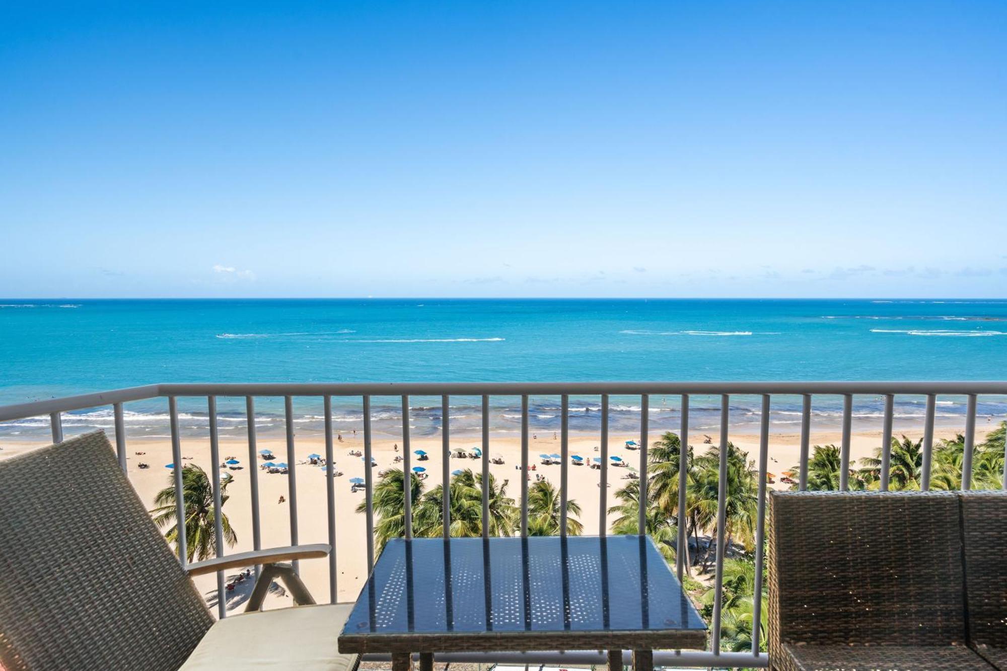 Beachfront Isla Balcony View Pool Apartment San Juan