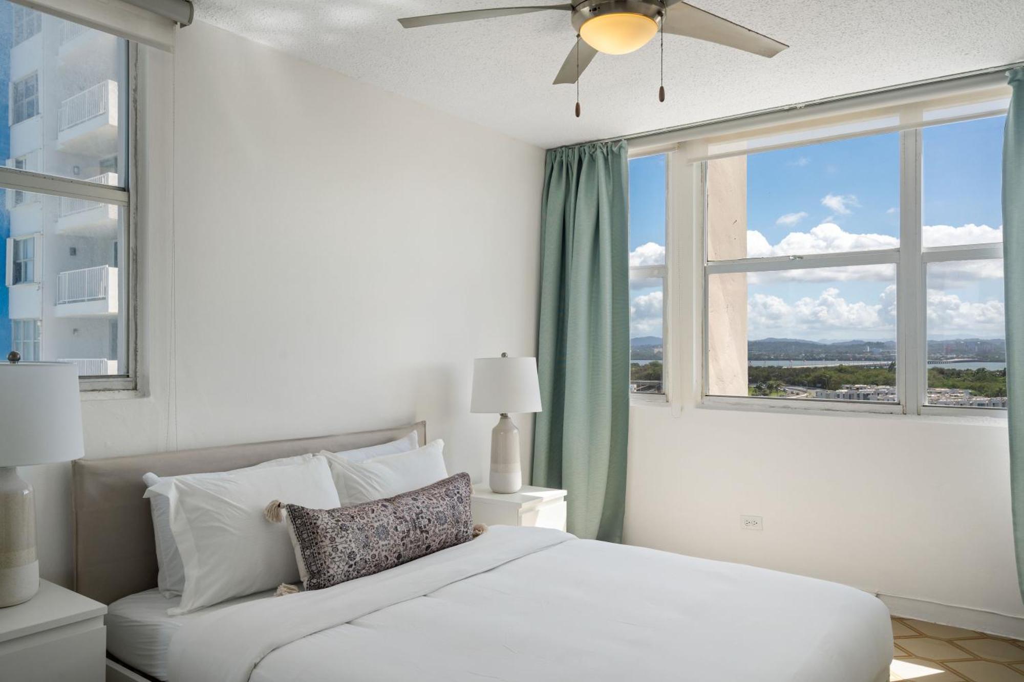 Apartment Beachfront Isla Balcony View Pool San Juan
