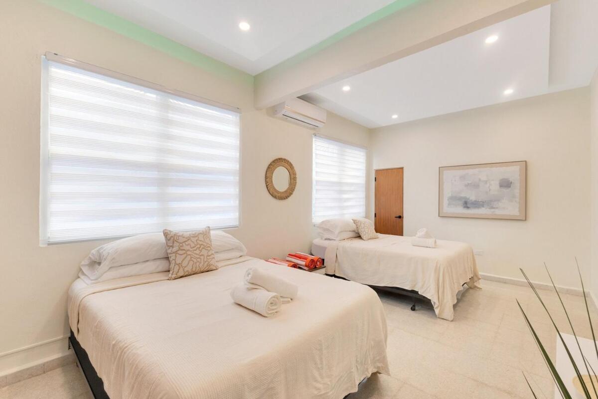 Group Vacation Steps From And Nightlife Apartment *