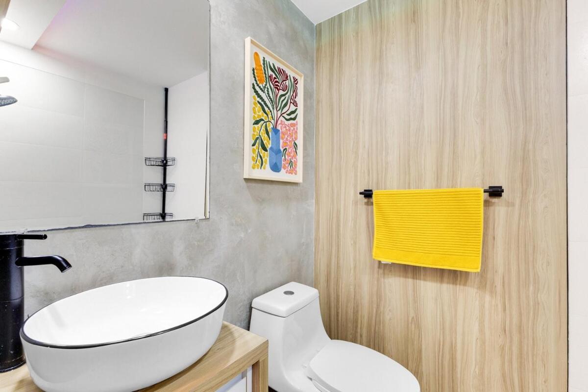 Group Vacation Steps From And Nightlife Apartment San Juan