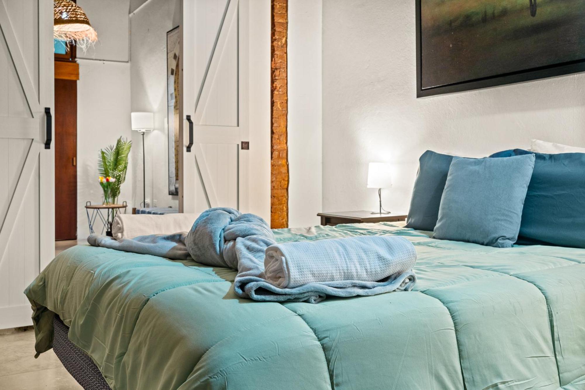 Opal Penthouse With Balcony