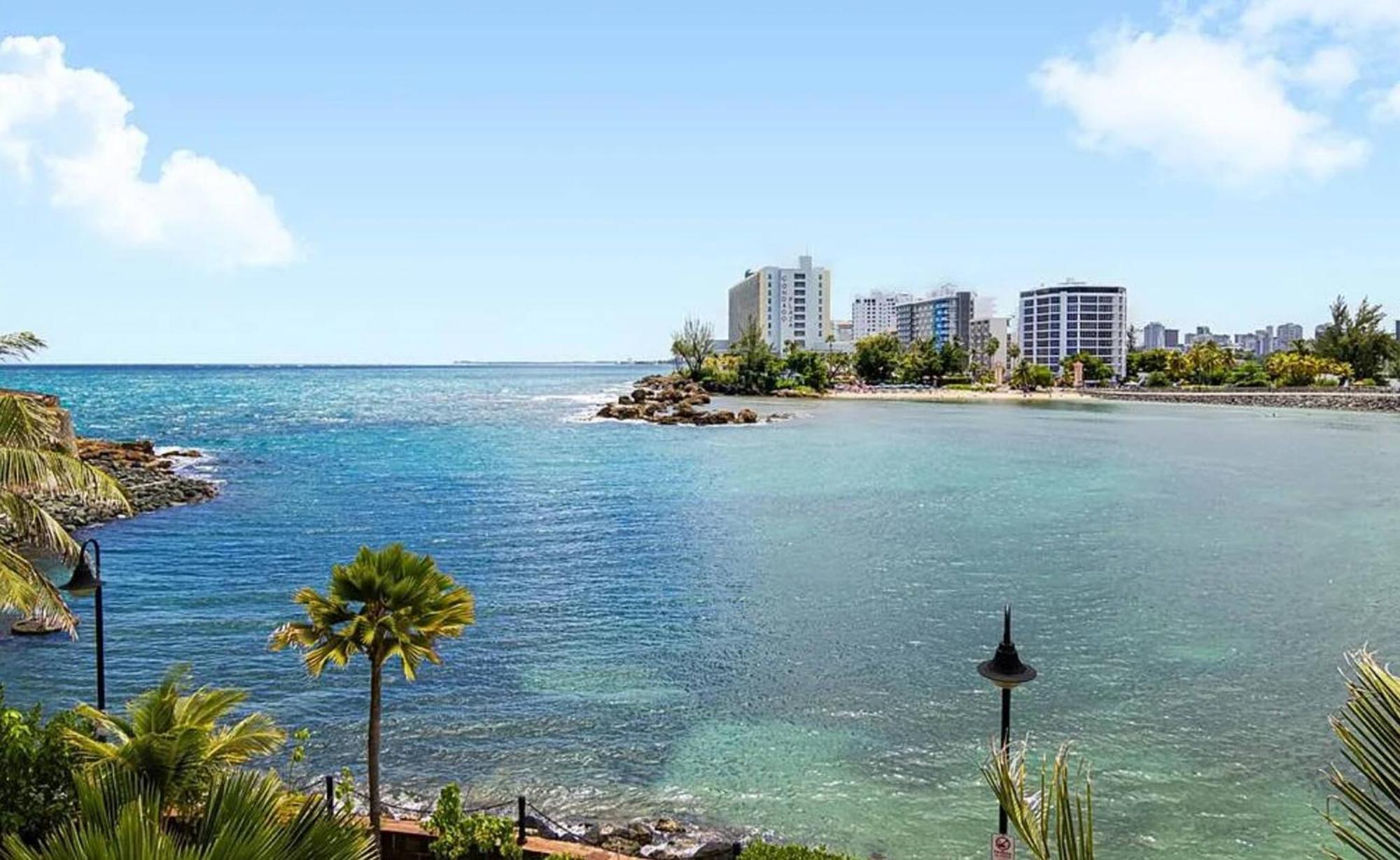 Oceanview Sub Penthouse, Walk To & Pool *