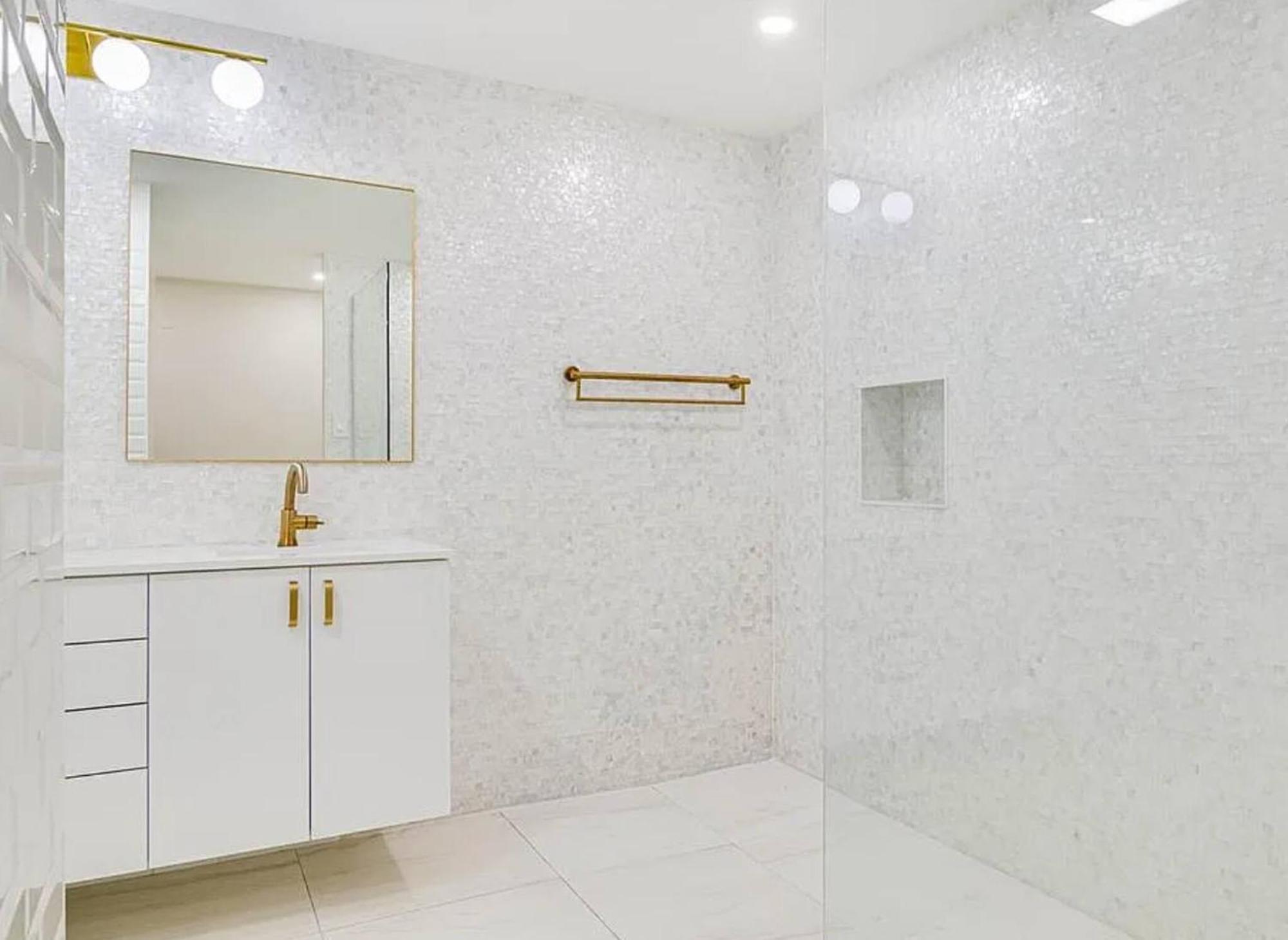Oceanview Sub Penthouse, Walk To & Pool *