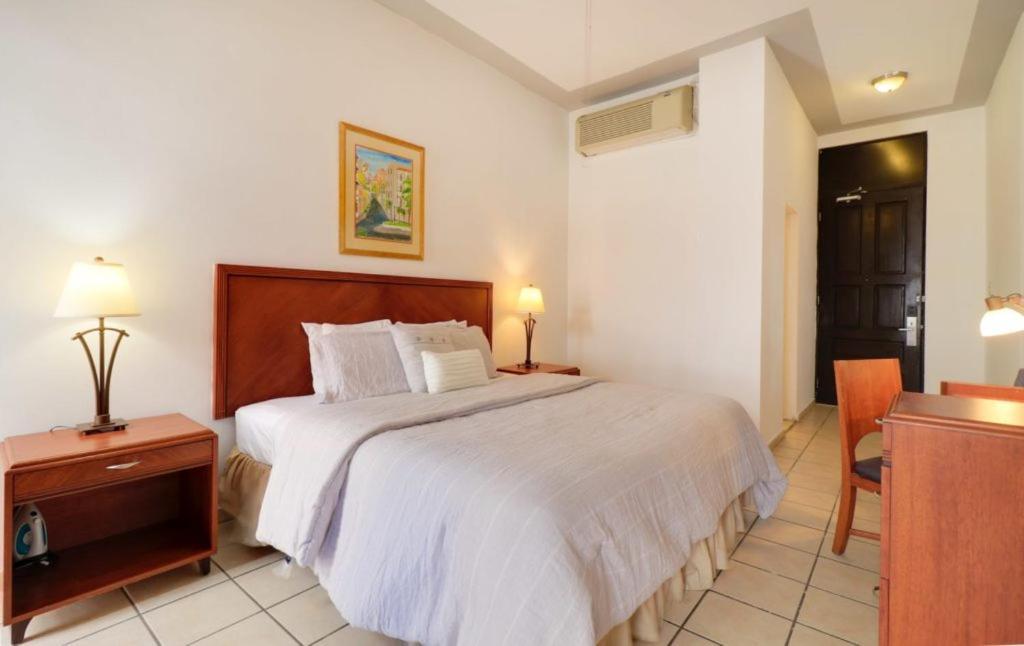 Armas Hotel 2*