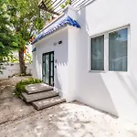 La Mona Loiza Apartment Complex By Stay With Bear