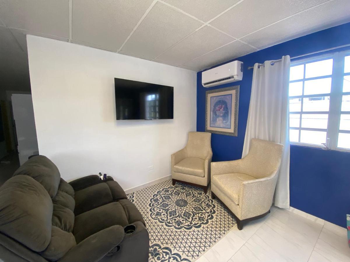 Apartment Centric 3b/1bath Near Trendy Loiza Street