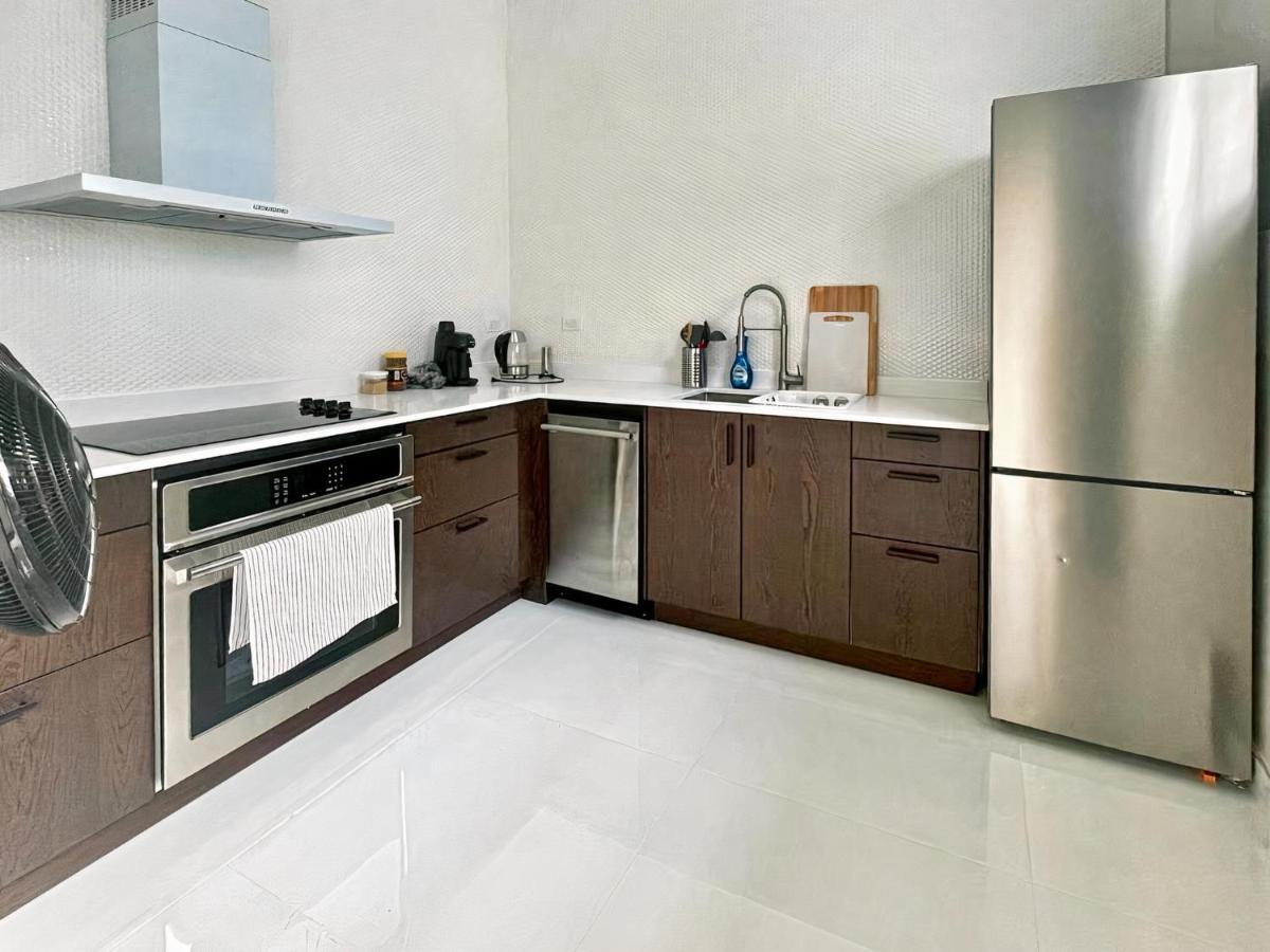 Apartment Stunning 3-bedroom Beachside