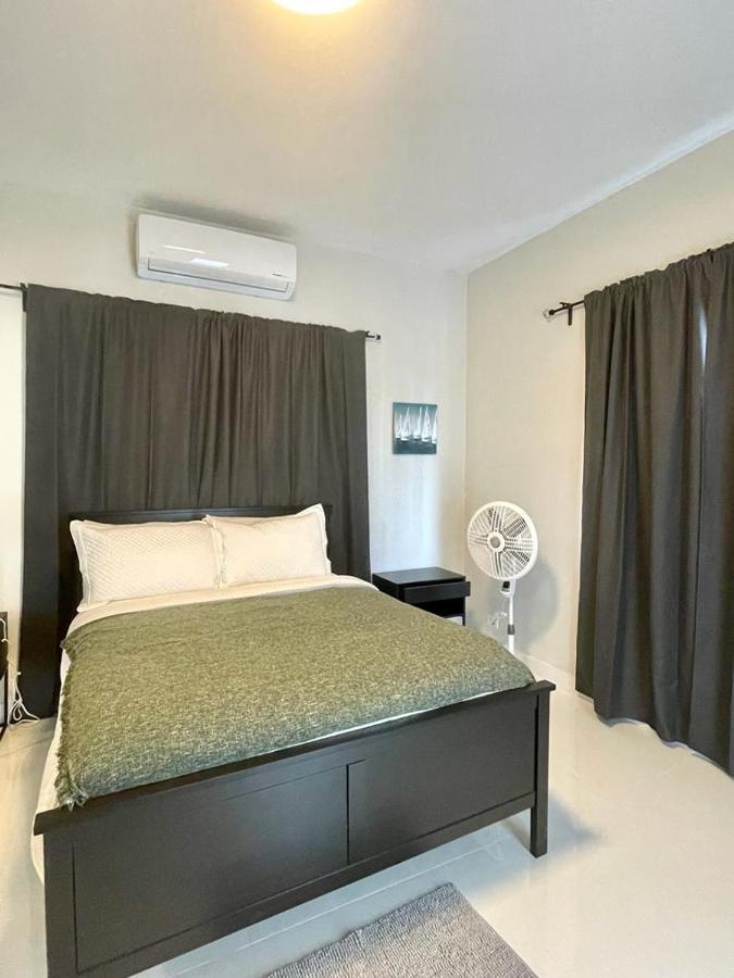 Apartment Stunning 3-bedroom Beachside *