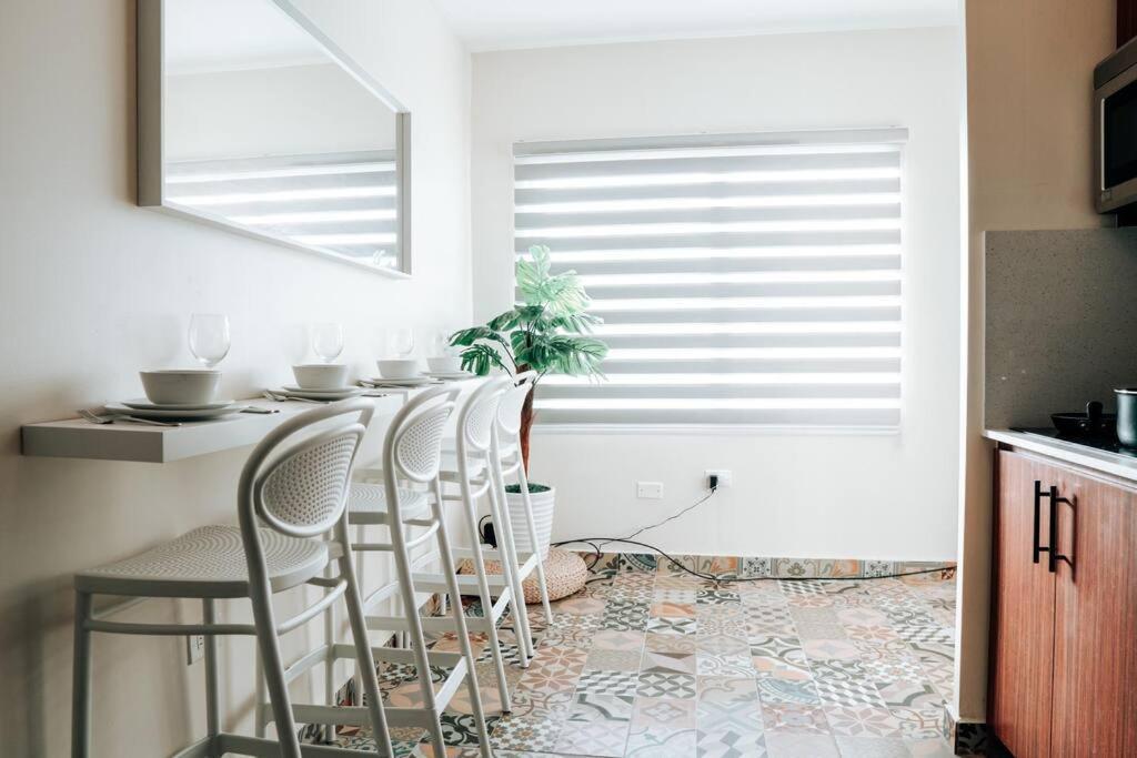 Comfy & Bright Apt @ Calle Loiza - Walk To Beach / Calle Loiza Abajo -n Apartment *
