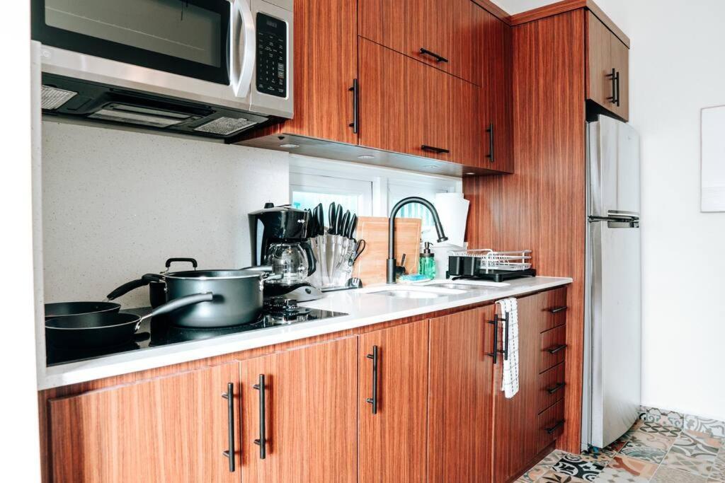 Comfy & Bright Apt @ Calle Loiza - Walk To Beach / Calle Loiza Abajo -n *