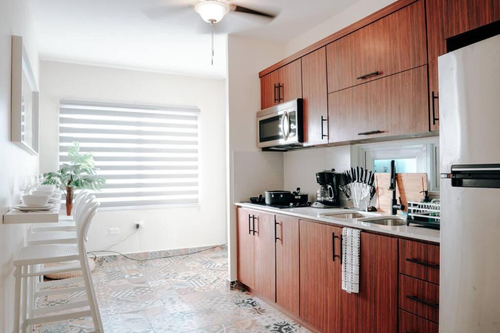 Comfy & Bright Apt @ Calle Loiza - Walk To Beach / Calle Loiza Abajo -n *