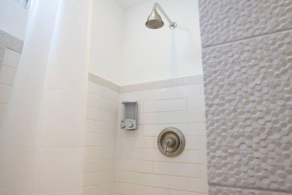 Comfy & Bright Apt @ Calle Loiza - Walk To Beach / Calle Loiza Abajo -n San Juan