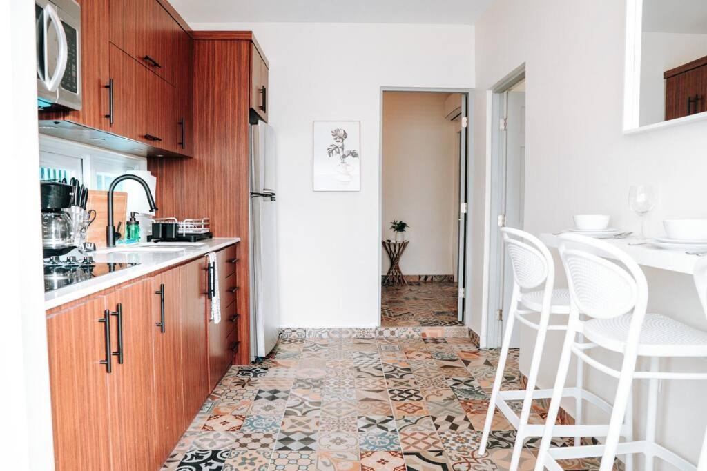 Comfy & Bright Apt @ Calle Loiza - Walk To Beach / Calle Loiza Abajo -n