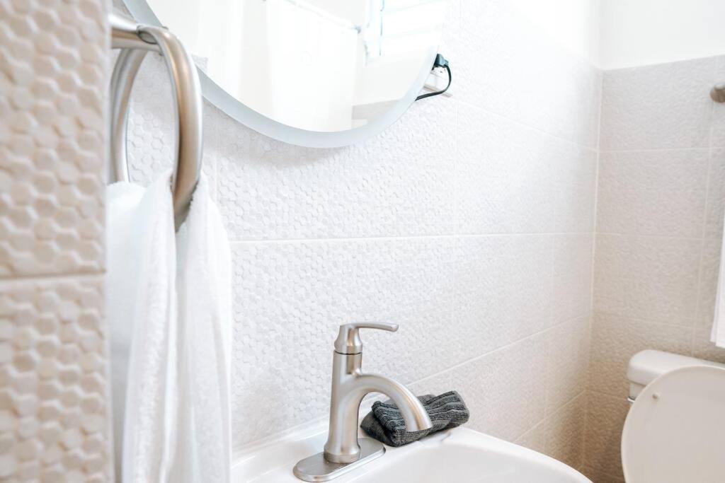 Comfy & Bright Apt @ Calle Loiza - Walk To Beach / Calle Loiza Abajo -n San Juan