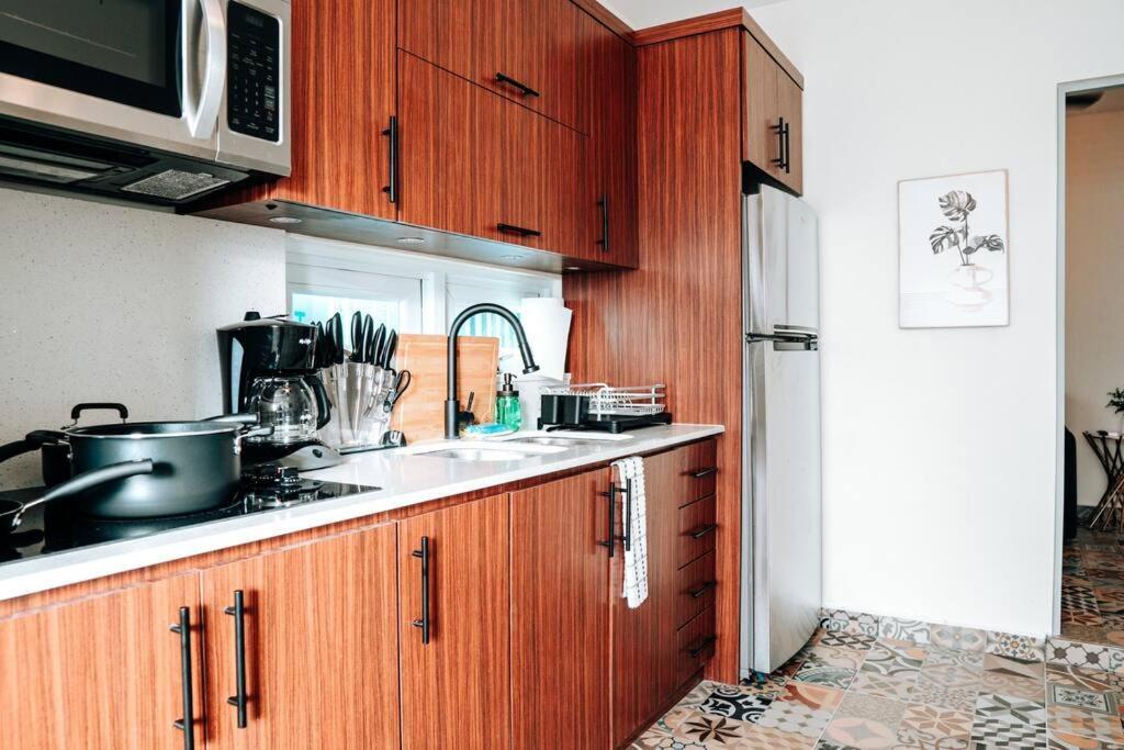 Comfy & Bright Apt @ Calle Loiza - Walk To Beach / Calle Loiza Abajo -n Apartment *