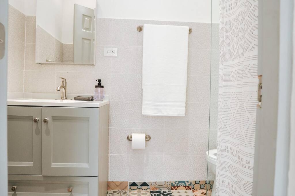 Apartment Comfy & Bright Apt @ Calle Loiza - Walk To Beach / Calle Loiza Abajo -n *