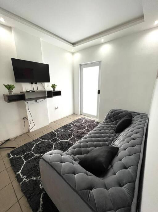 Monopoly 2 Bedroom Near Beach W/pool/parking * San Juan