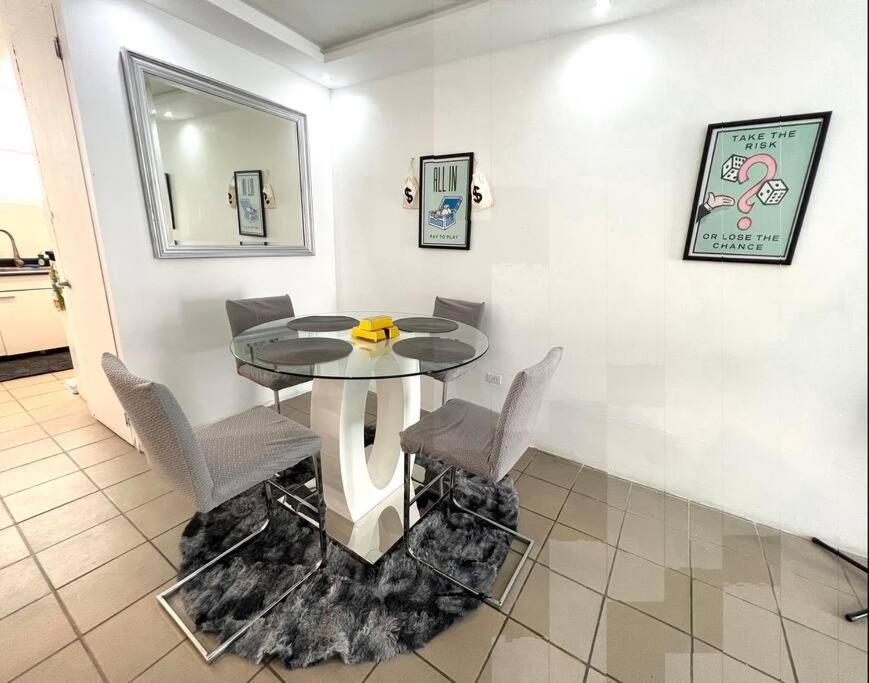 Monopoly 2 Bedroom Near Beach W/pool/parking * San Juan