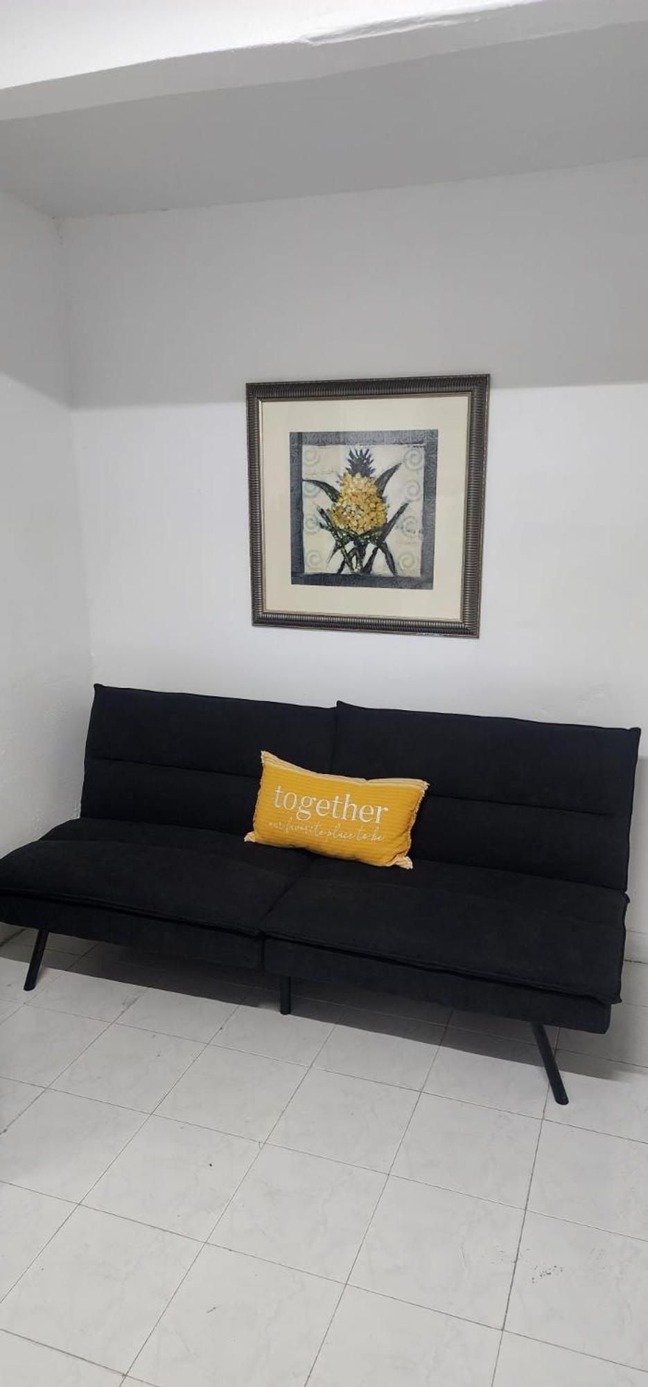 Janer House At Apartment *