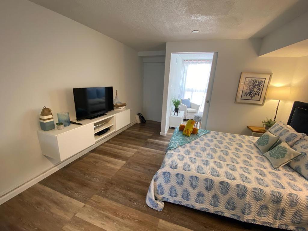 Kasa Ocean Breeze - Beachfront Pool Apartment *