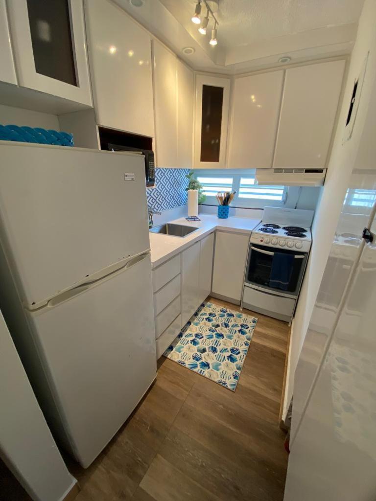 Kasa Ocean Breeze - Beachfront Pool Apartment San Juan
