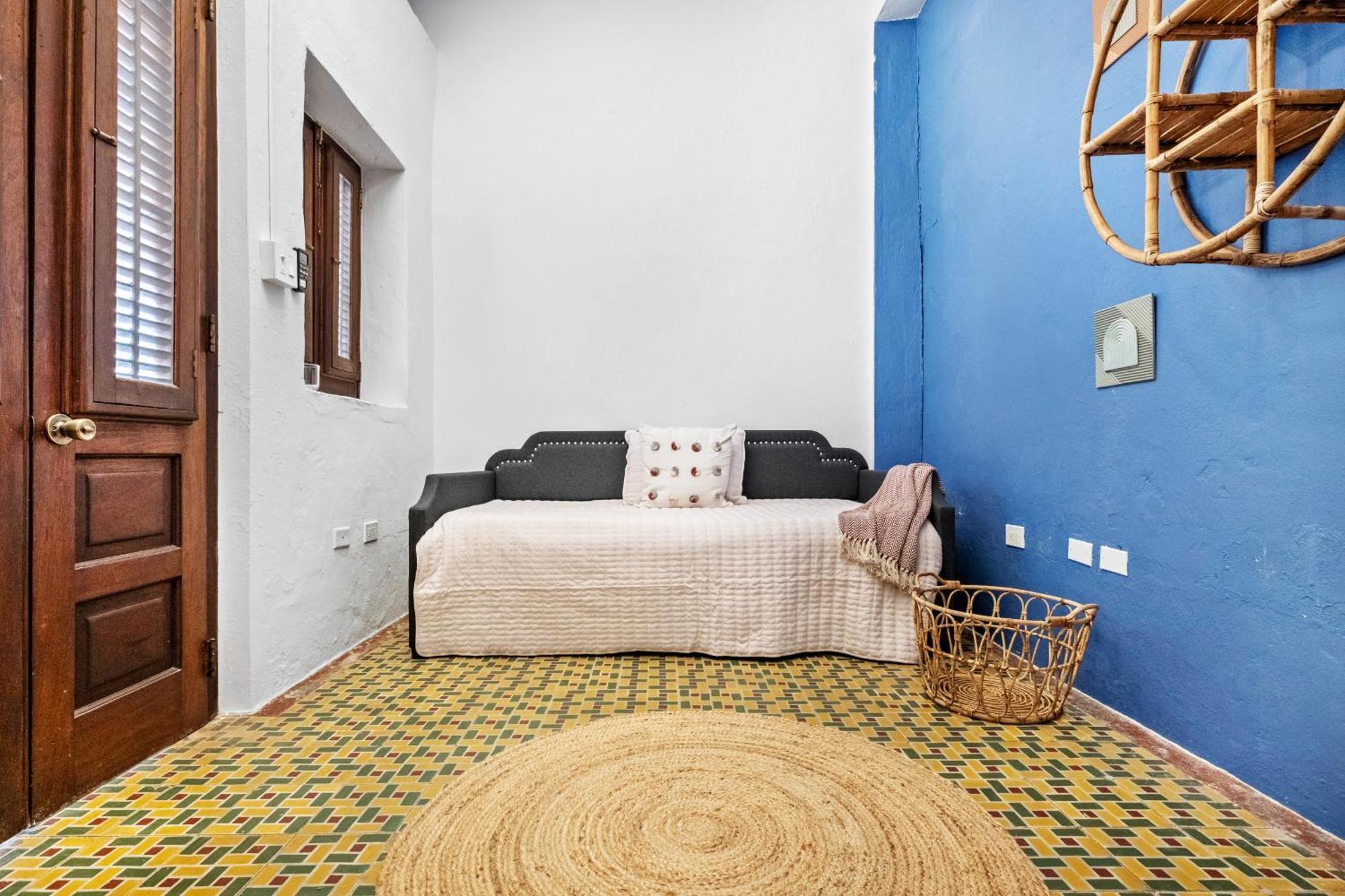 Tizol Historic Building 8br In Old Holiday home San Juan