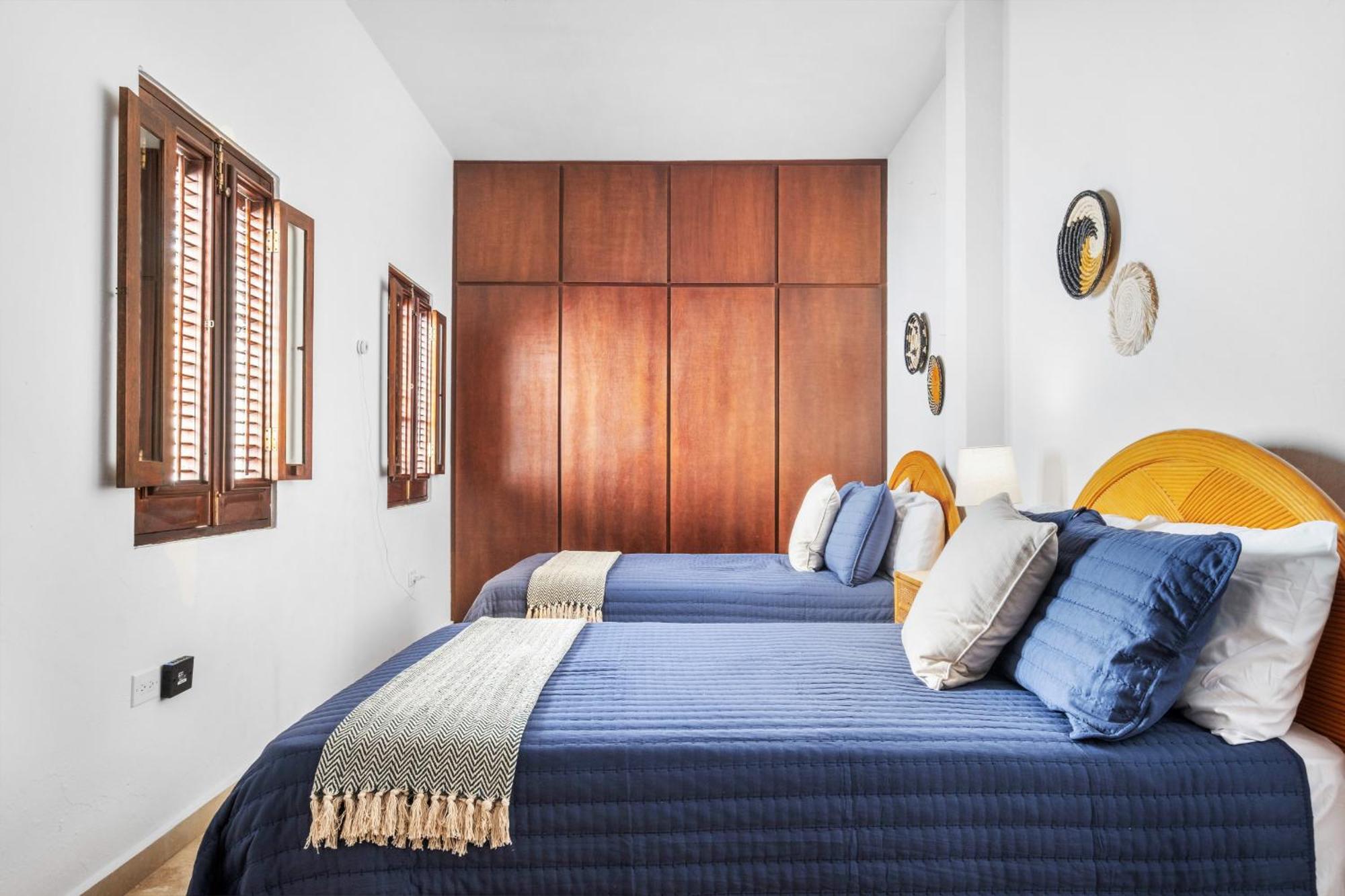 Tizol Historic Building 8br In Old *