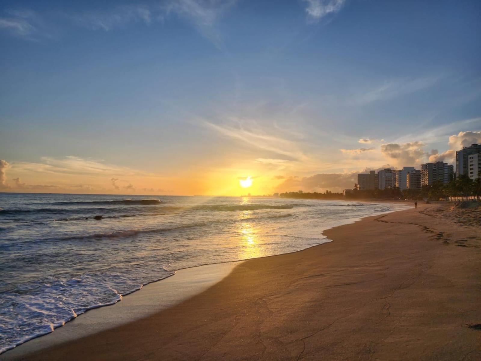 Apartment Stunning 3-bedroom Beachside *