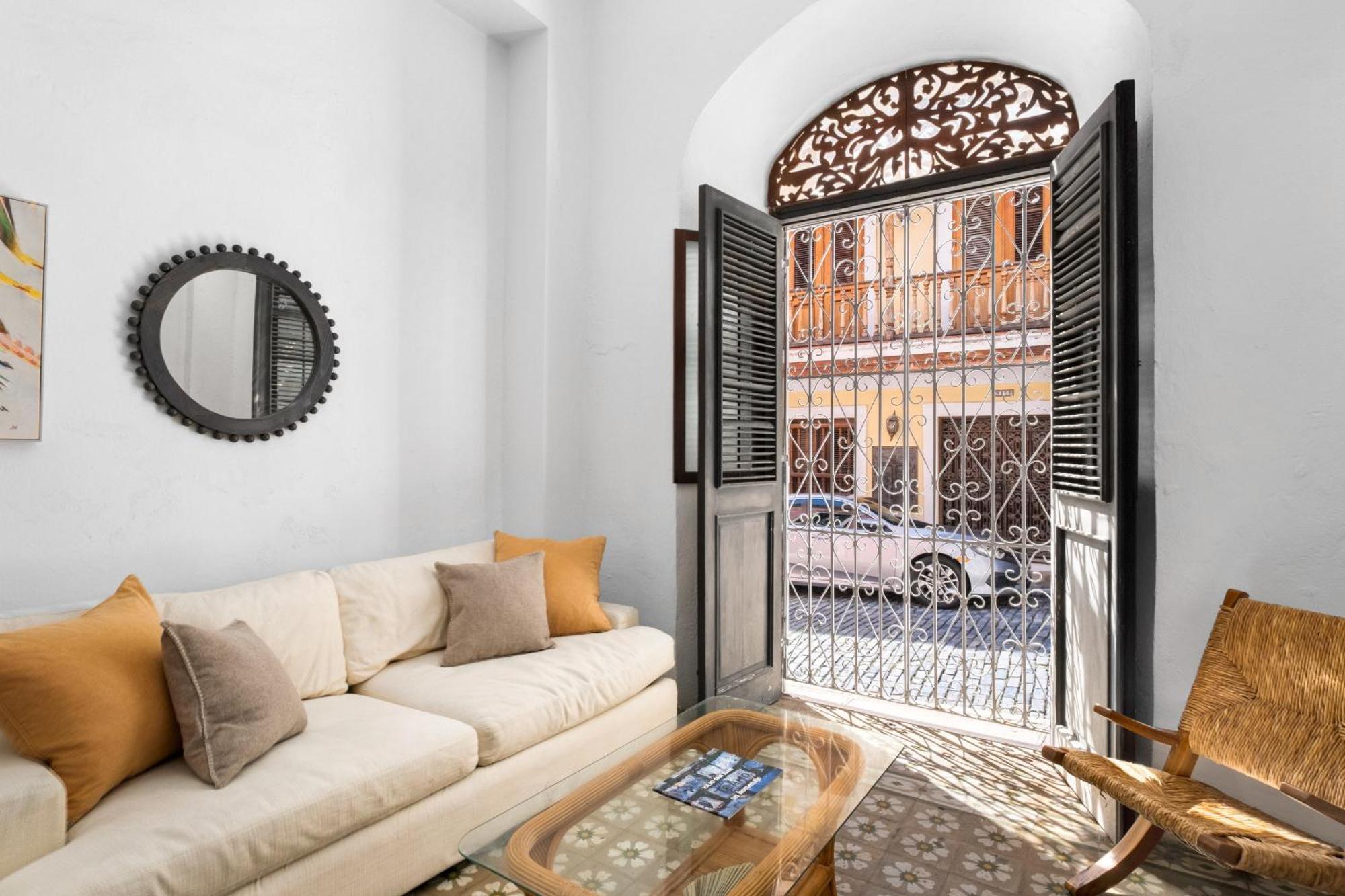 Holiday home Tizol Historic Building 8br In Old