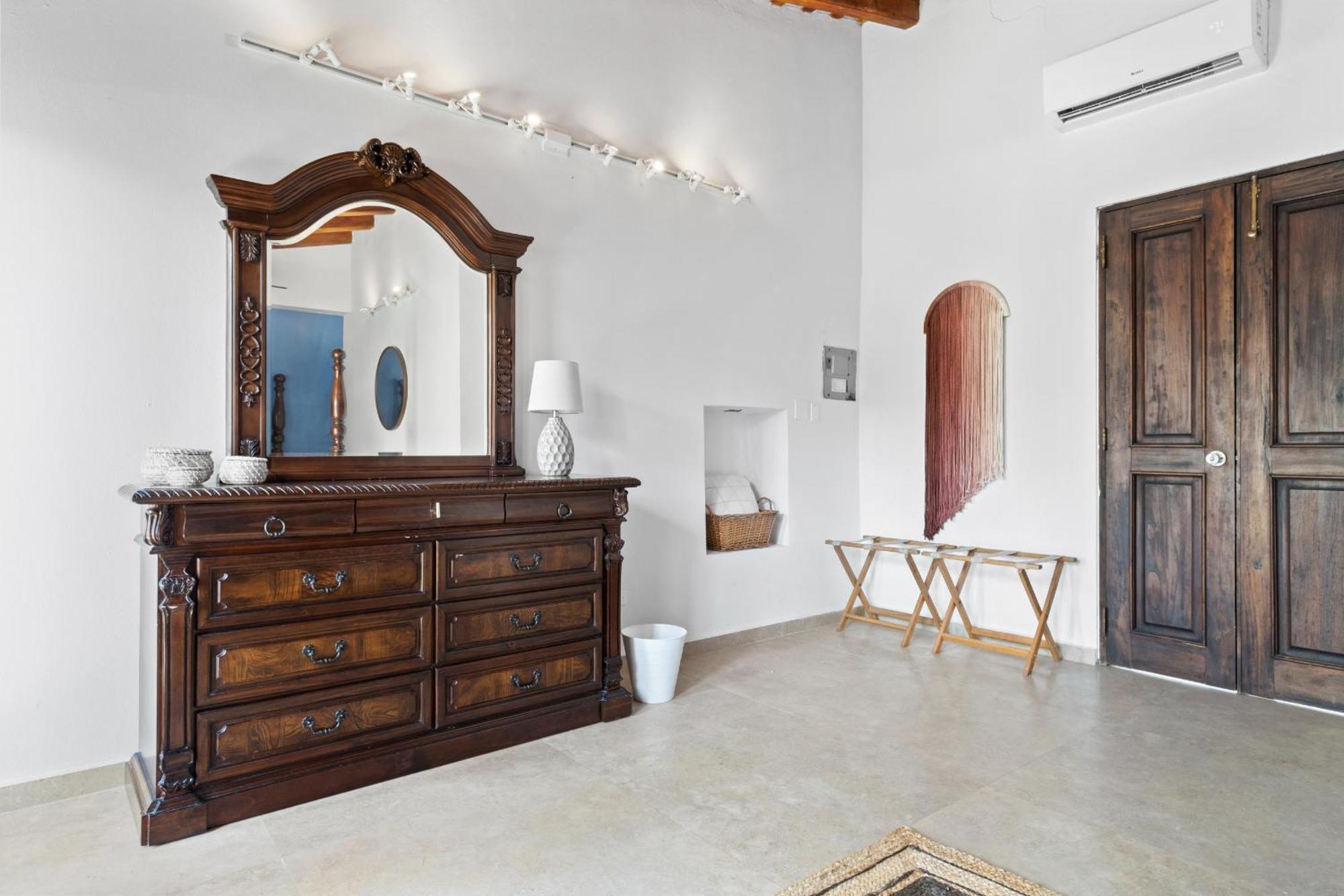 Tizol Historic Building 8br In Old *