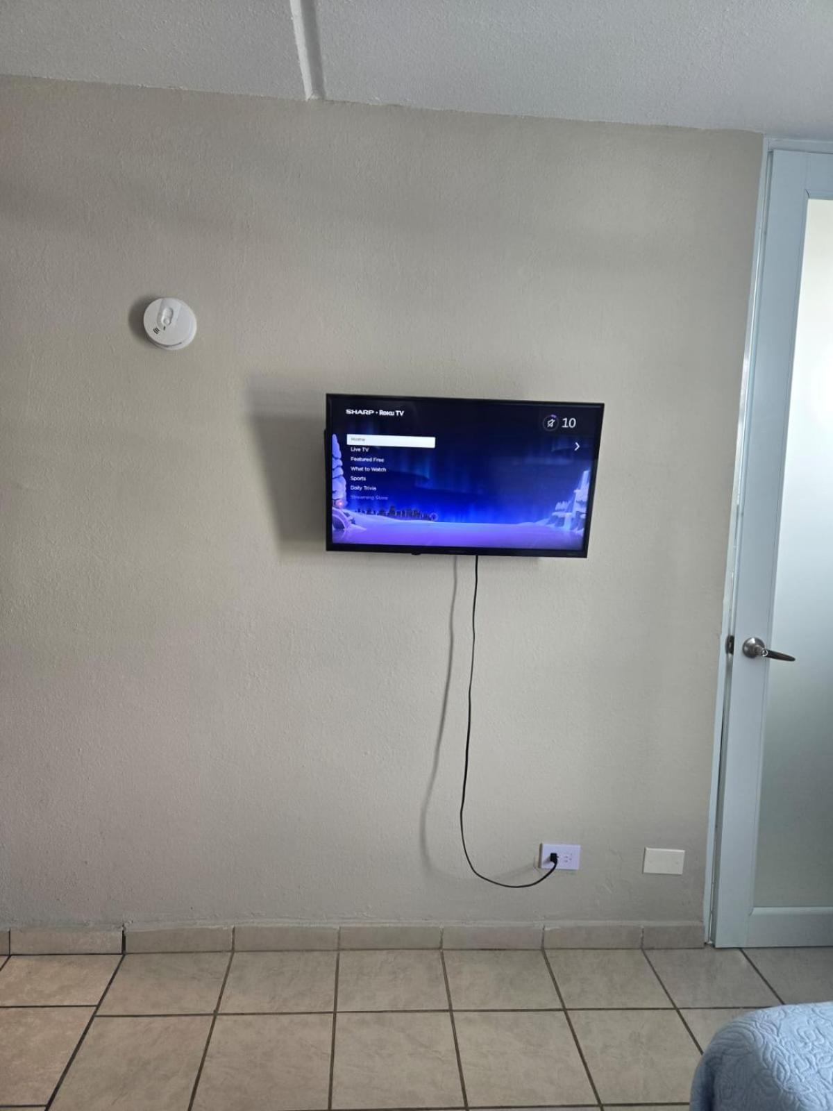 Apartment Airport Retreat With A Pool San Juan