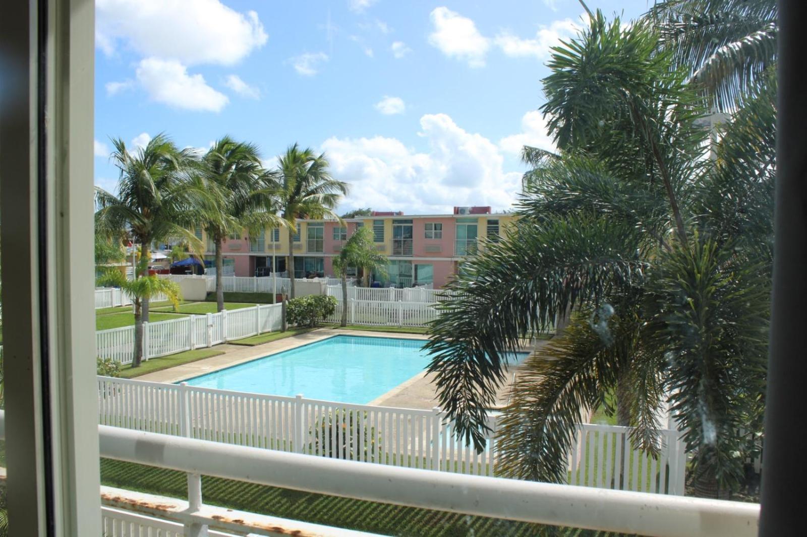 Apartment Airport Retreat With A Pool *