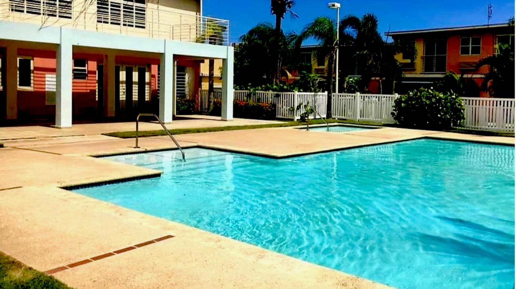 Airport Retreat With A Pool Apartment *