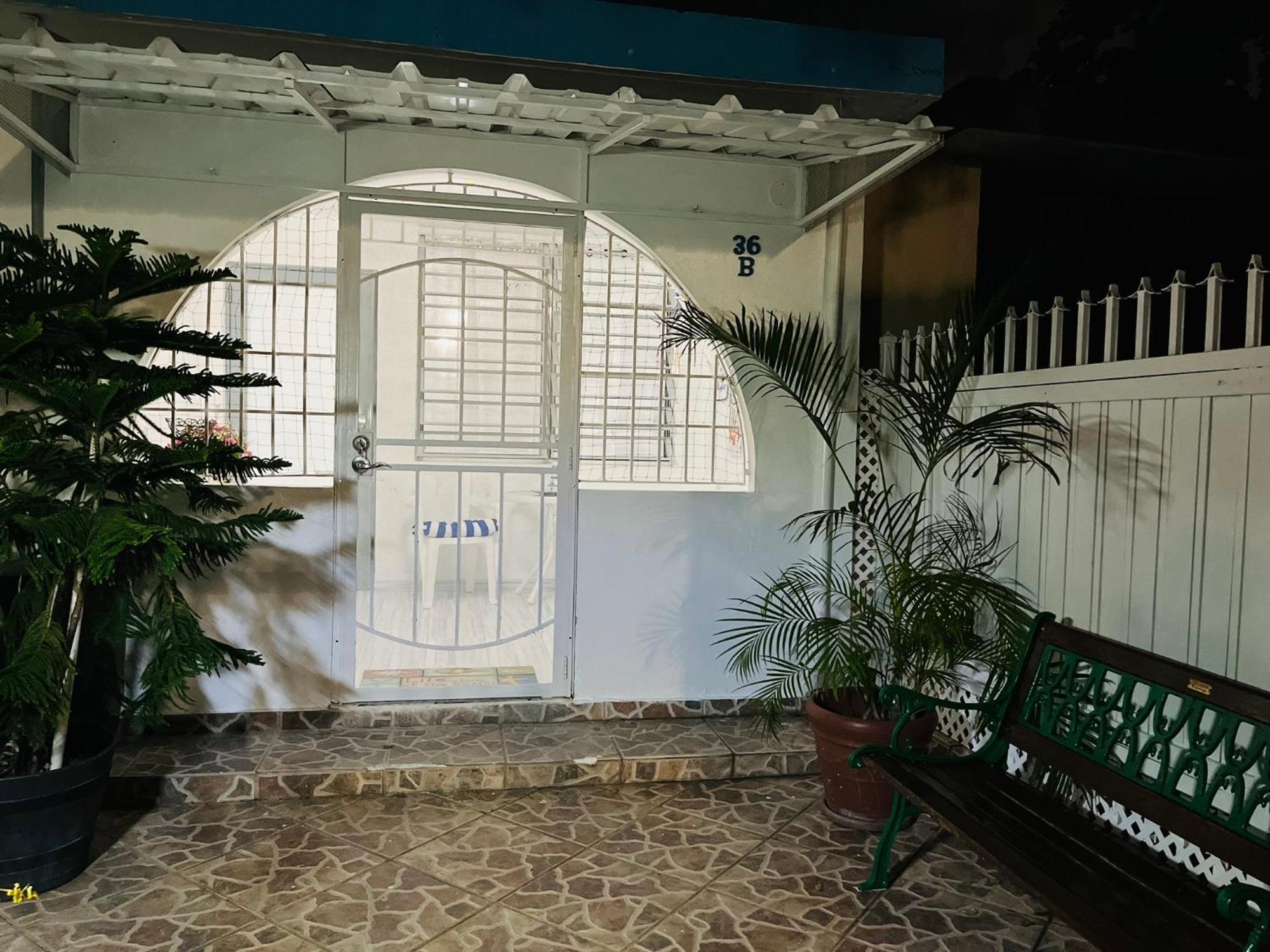 Carolina-isla Close To Airport And