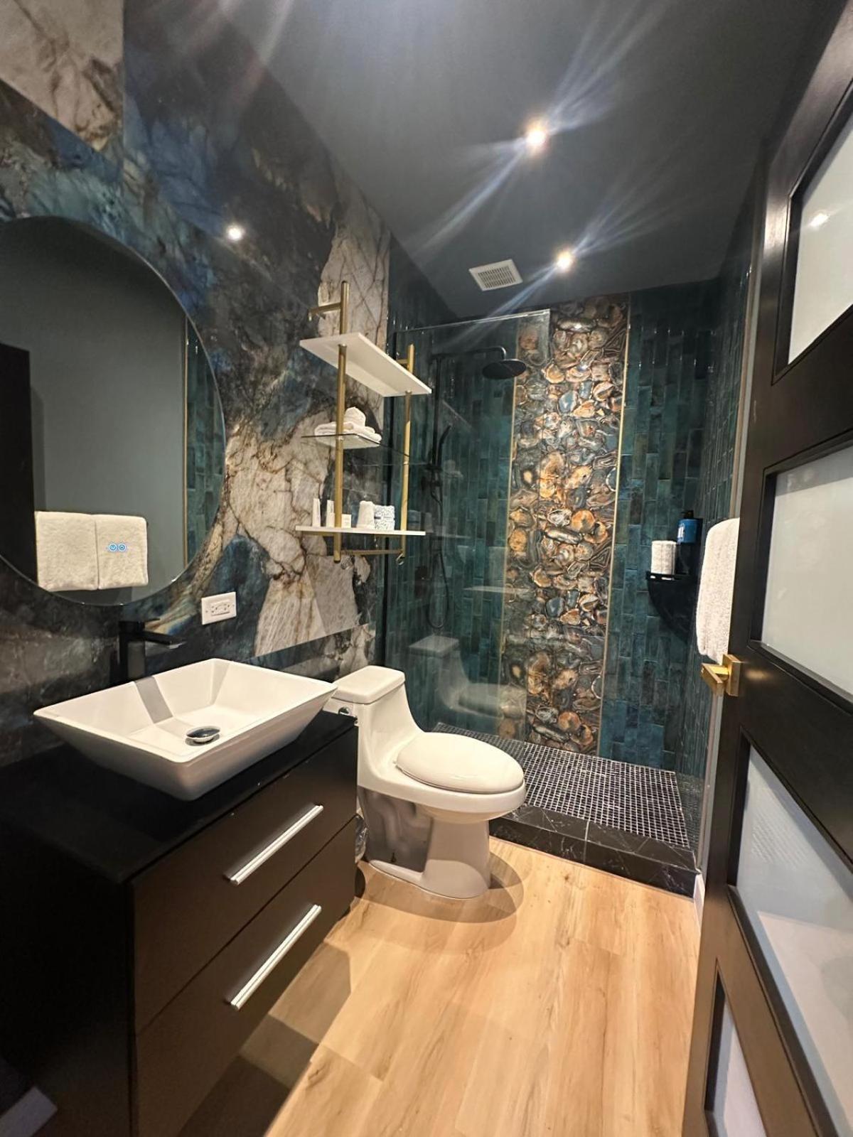 Metro Art Hotel