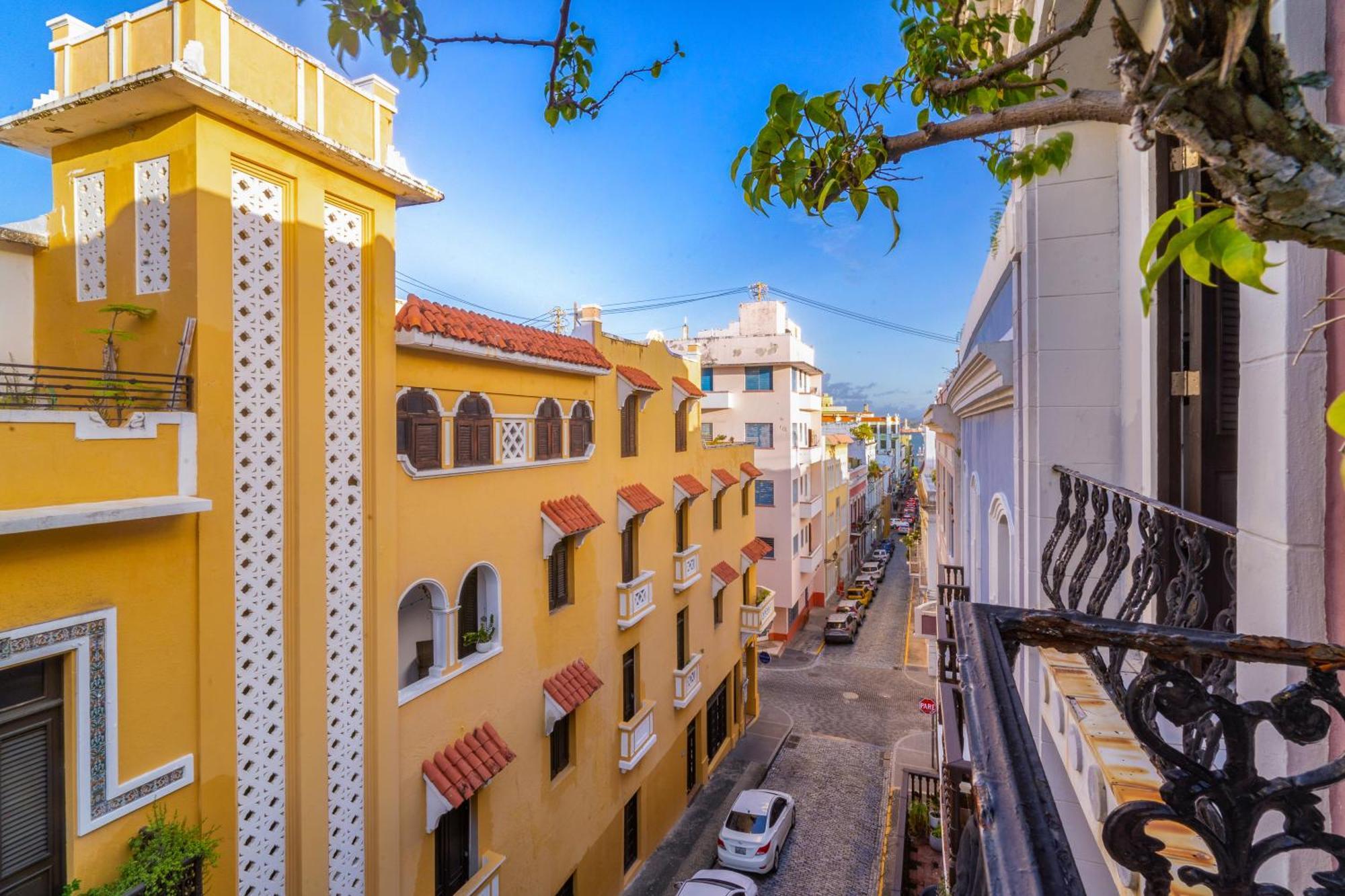 Spanish Penthouse Historic Mansion Private Patio Apartment *