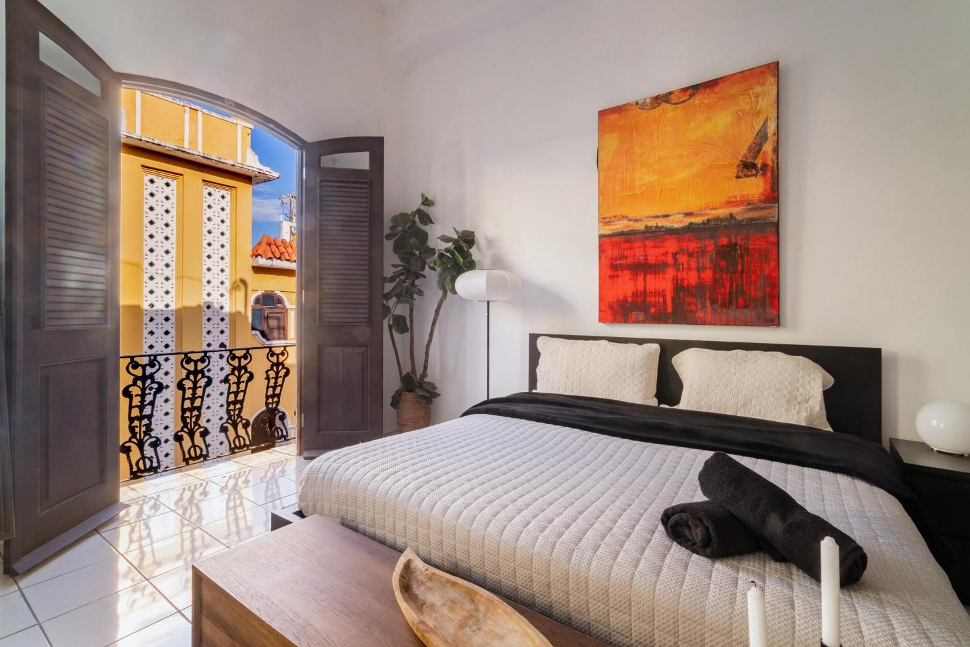 Spanish Penthouse Historic Mansion Private Patio Apartment