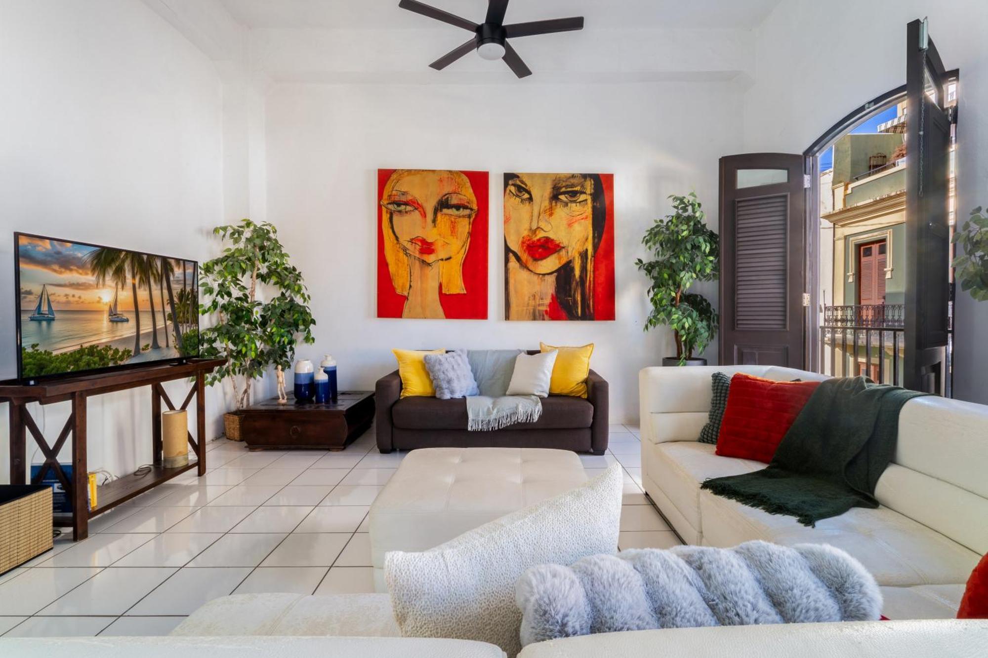 Spanish Penthouse Historic Mansion Private Patio Apartment *